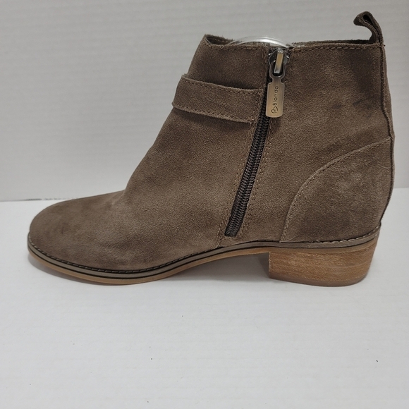 Blondo Waterproof Suede Tan Buckle Zip Booties 9.5 EUC - Picture 3 of 10